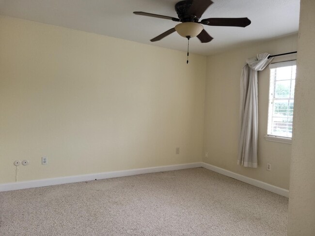 Building Photo - 10813 Sandpiper Dr