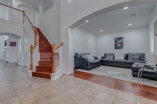 Building Photo - 26511 Cresent Cove Ln