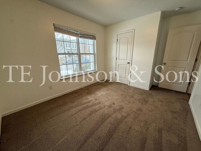 Building Photo - Modern Comfort with Vaulted Ceilings & Garage in Winston-Salem