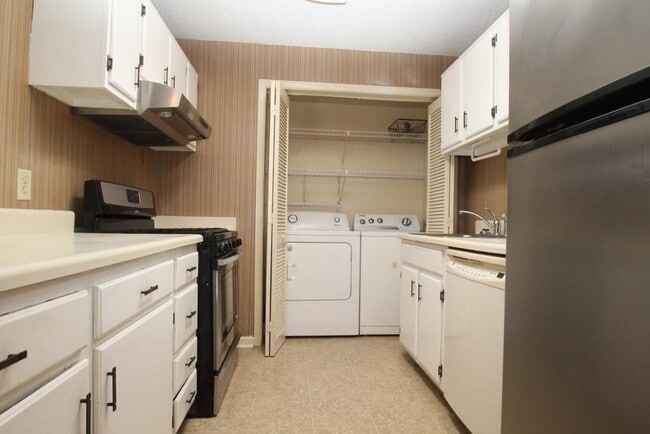 Building Photo - 574 Emory Oaks Way