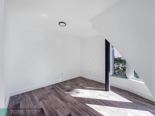 Building Photo - 361 Jefferson Ave