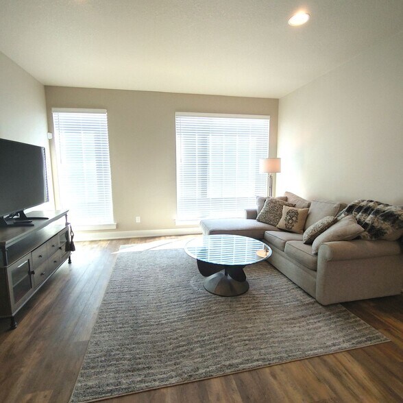 Building Photo - 17215 SW Goldcrest Ln