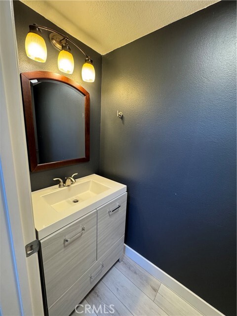 Building Photo - 5 Meadowbrook