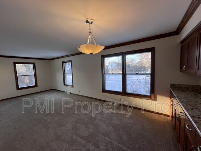 Building Photo - 3204 Chateau Ct