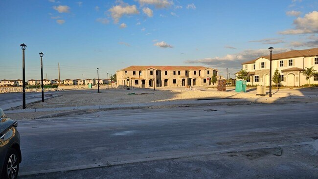 Building Photo - 2618 SE 27th Ct