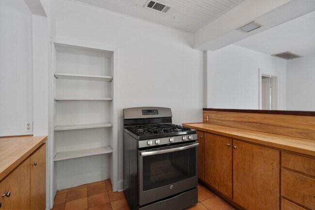 Building Photo - 1500 Newning Ave