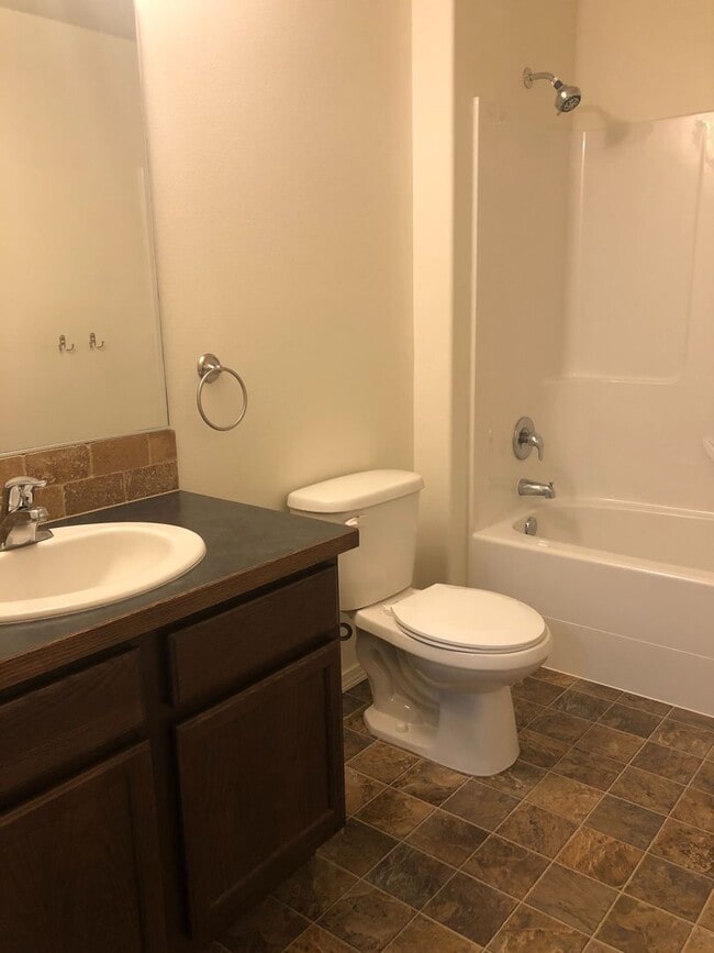 Building Photo - Cozy Home with Private Backyard!