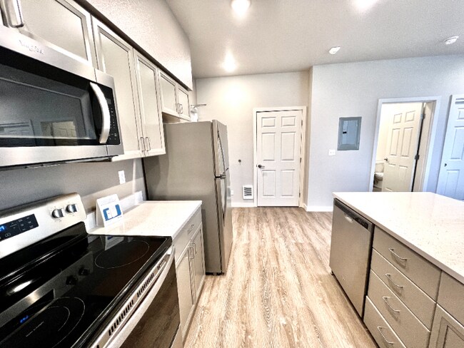 Building Photo - 2330 Yakima Ct