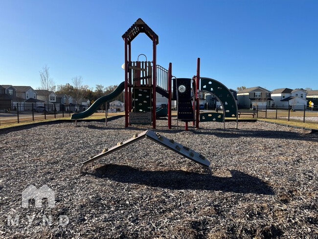 Building Photo - 807 McKenzie Pk Ter