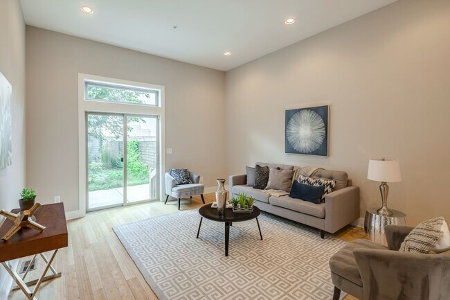 Building Photo - Northern Liberties 4 Bedroom Townhome