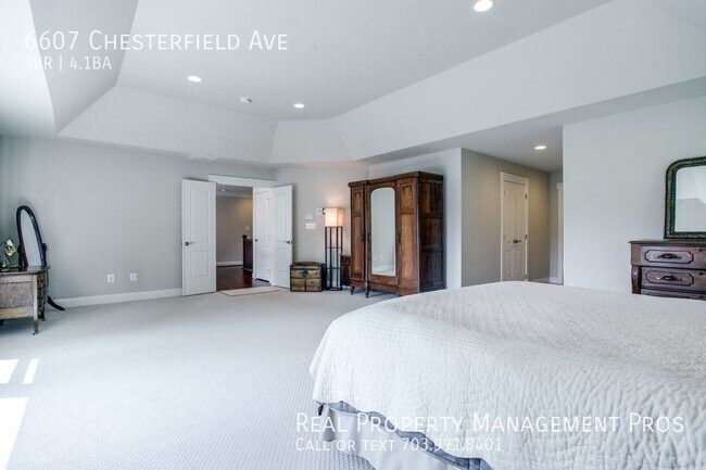 Building Photo - 6607 Chesterfield Ave