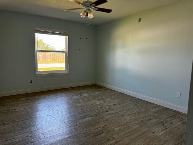 Building Photo - Single Family Home