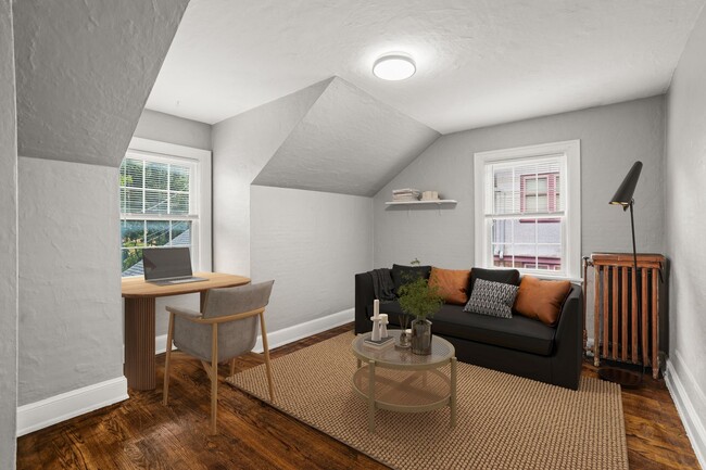 Building Photo - Rare Kenwood Townhome, Across from Campus