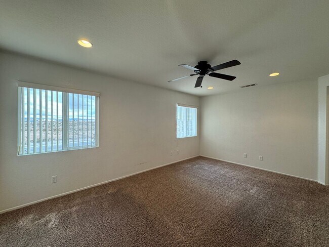 Building Photo - Spacious 3 Bedroom Home in Victorville