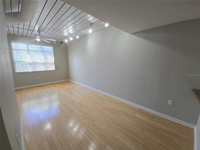 Building Photo - 2331 W Horatio St