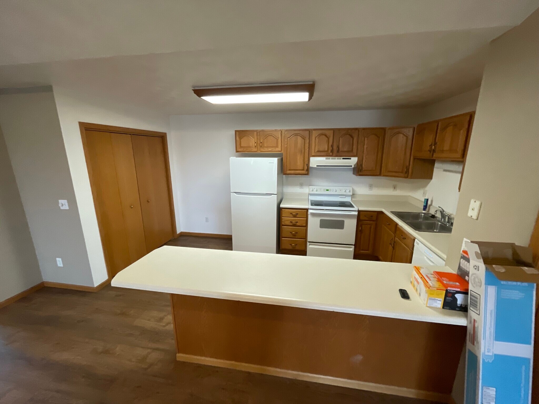 kitchen area - 1500 Packers Ct