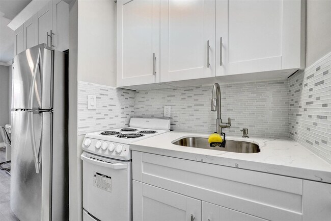 Building Photo - 329 Connecticut St