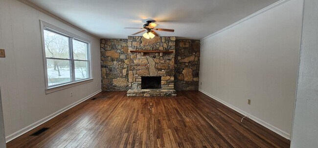 Building Photo - Peaceful Country Living Just Minutes from Nashville!