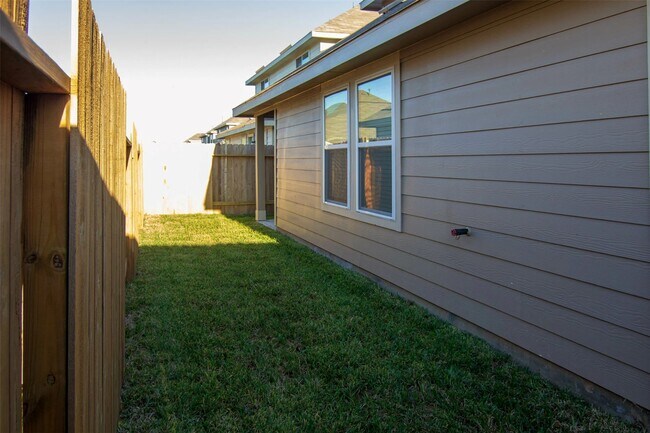 Building Photo - 24246 Avogadro Dr