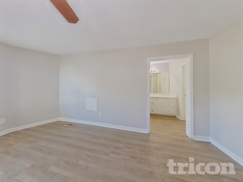 Building Photo - 204 Kemsing Rd
