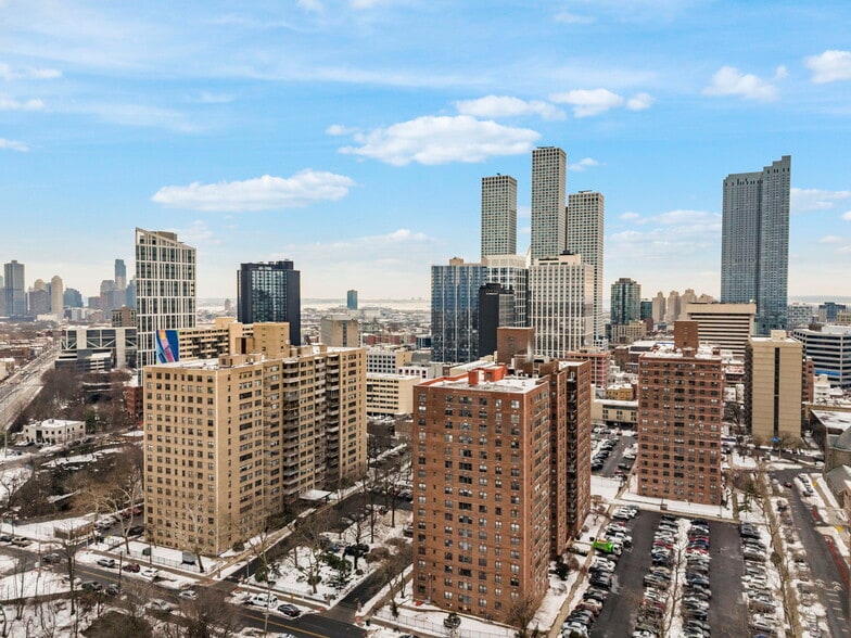 Building Photo - 201 Saint Pauls Ave