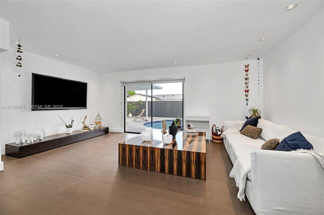 Building Photo - 2120 NE 204th St