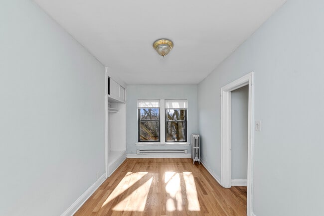 Building Photo - 4614 N Paulina St