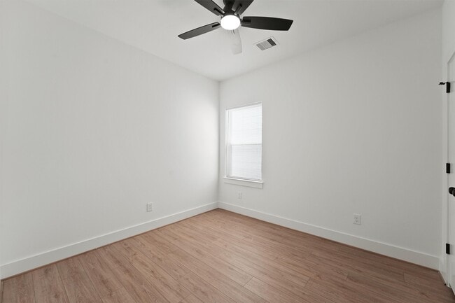 Building Photo - 409 Calloway St