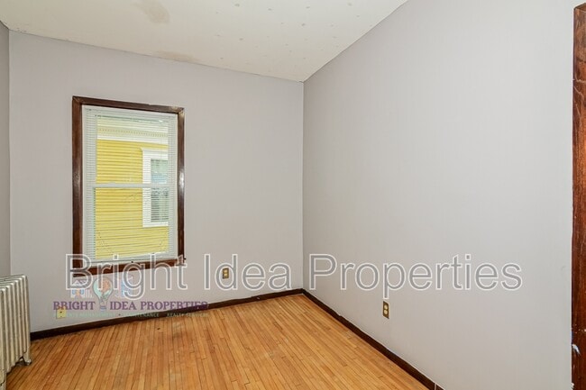 Building Photo - 2104 Emerson Ave S