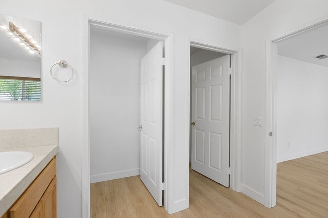 Building Photo - Gorgeous 3BD 2-Story Home in the Sorrento Community in Porter Ranch!