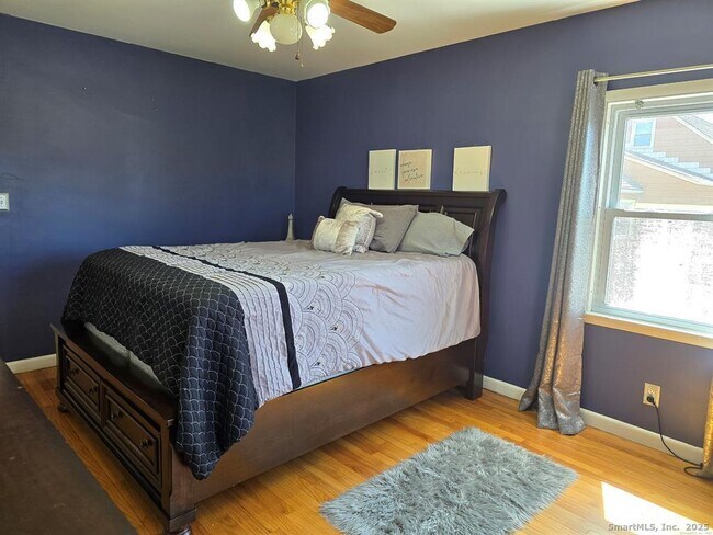 Building Photo - 856 Shagbark Dr