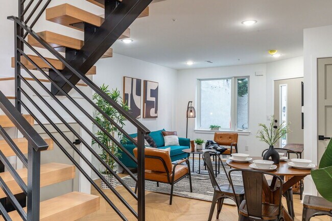 Building Photo - 609 S Orianna St