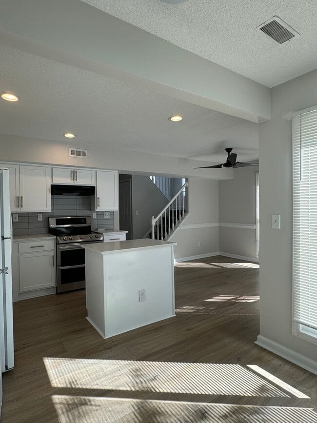 Building Photo - Yorkshire Downs Townhome