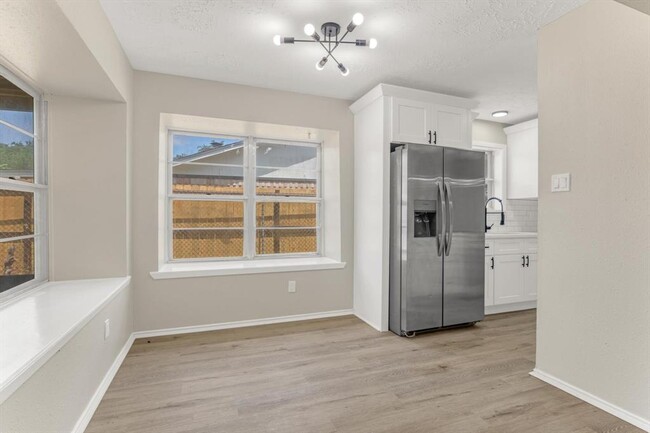 Building Photo - 9611 Camrose Ct