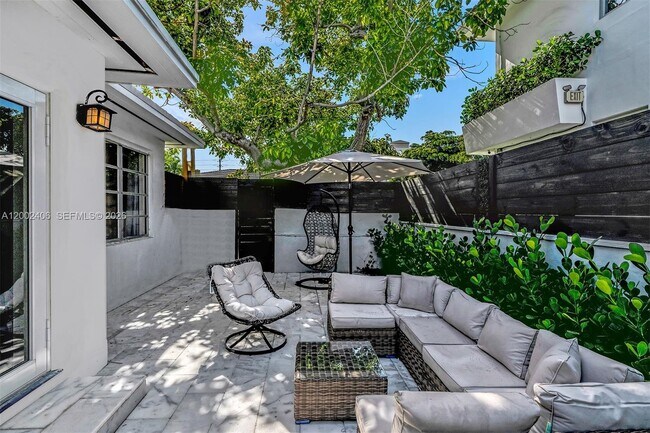 Building Photo - 1002 10th St