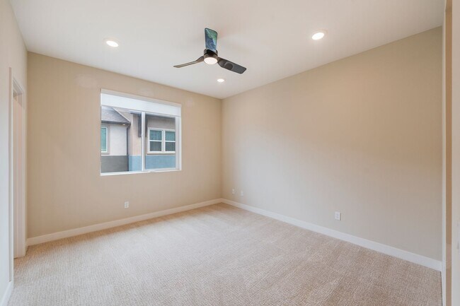 Building Photo - Newer townhome rental located in the gated One Seven Eight community!