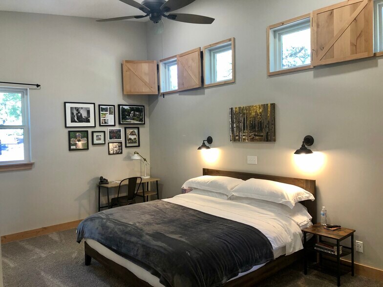 Building Photo - 1635 W University Heights Dr N