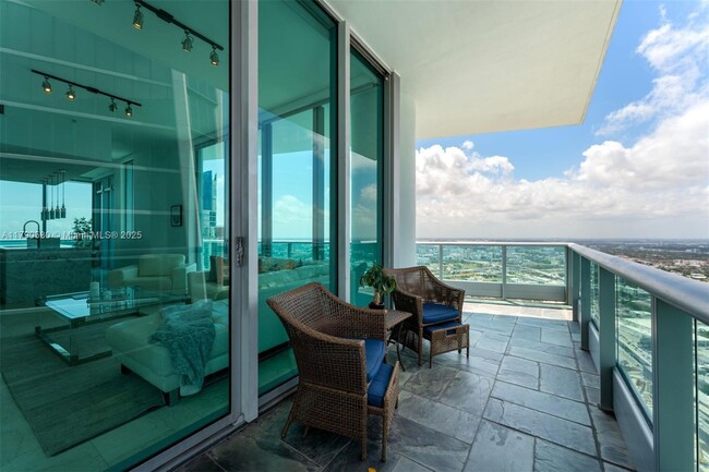 Building Photo - 900 Biscayne Blvd
