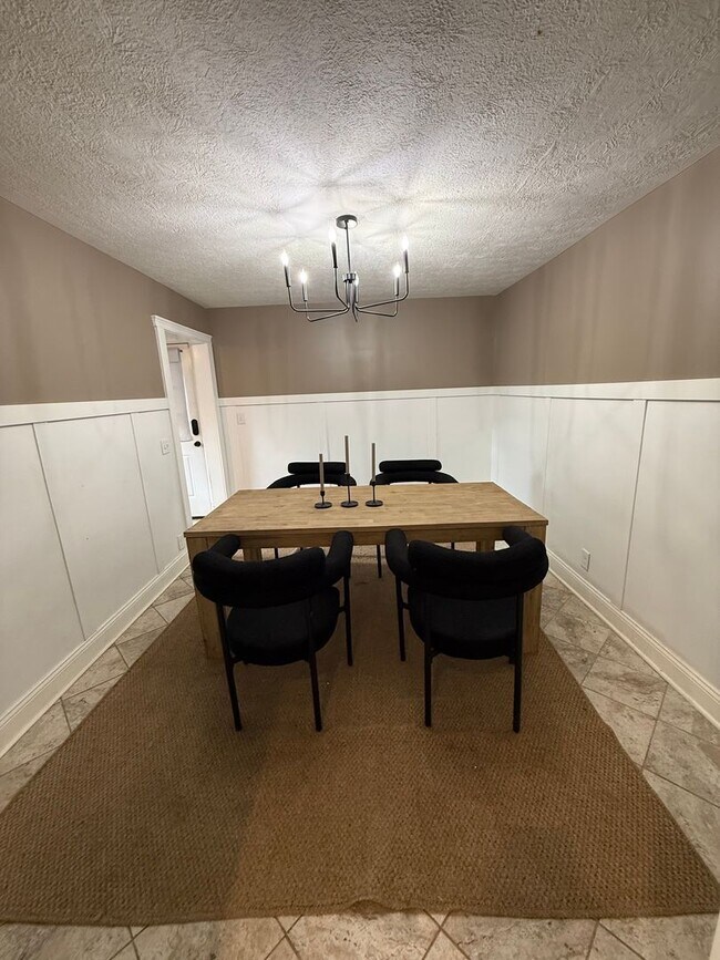 Building Photo - 4 Bedroom, Two Story House