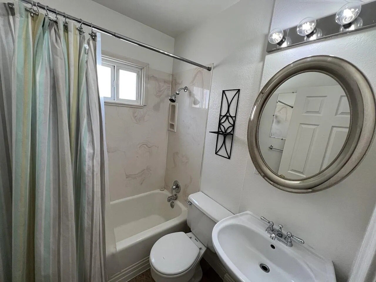 2nd Bath - 1626 Hoyt St