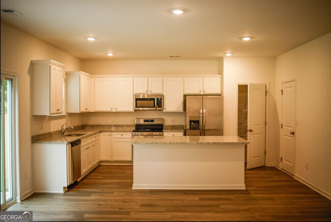 Building Photo - 386 Red Dragon Dr