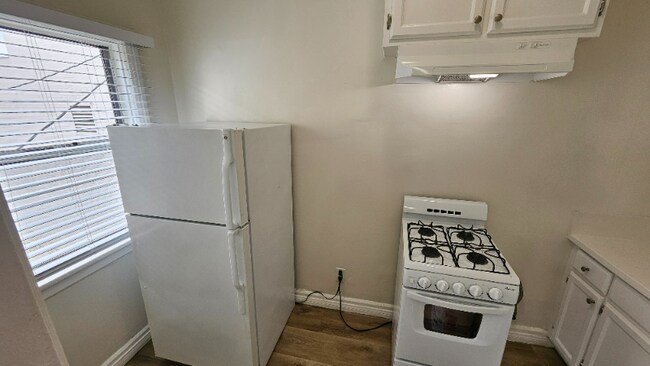 Building Photo - 727 S Coronado St