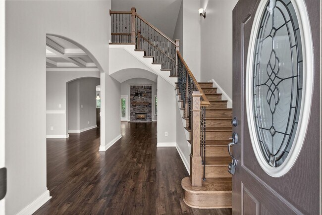 Building Photo - Pet Friendly Four Bedroom with Bonus!