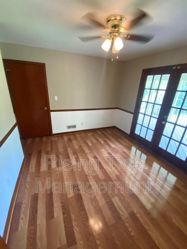 Building Photo - 537 Camellia Rd