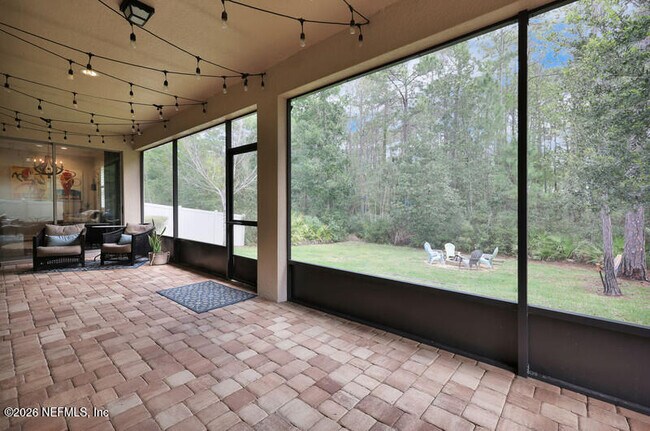 Building Photo - 331 Los Alamos St