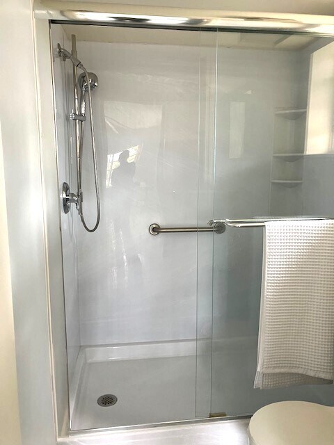 Master Bathroom - 317 Lake Evelyn Dr