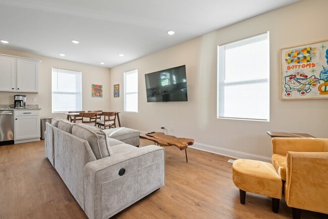 Building Photo - 24 Sawyer St