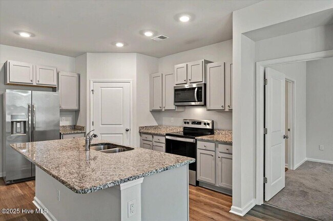 Building Photo - 1338 Cadbury Castle Dr SE