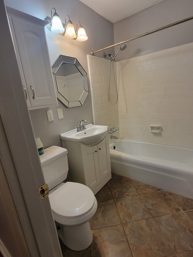 Building Photo - 318 W Whatley St