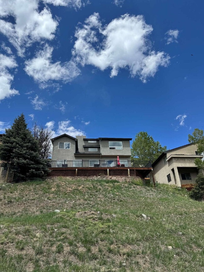 Building Photo - "Charming 4-Bed Oasis with 3 Full Baths and 2,275 Sq Ft of Comfort in Evergreen, CO!"